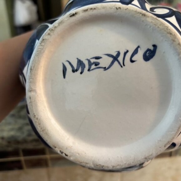 MADE IN MEXICO CERAMIC PITCHER WITH 6 MUGS W/HANDLES - Picture 3 of 7